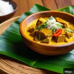 피지에서 추천하는 현지 음식 - A vibrant and colorful Fijian traditional curry dish served in a rustic wooden bowl, featuring a ric...